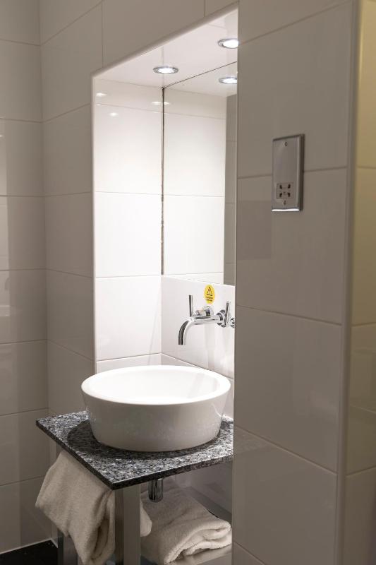 Deluxe Double or Twin Room image 4