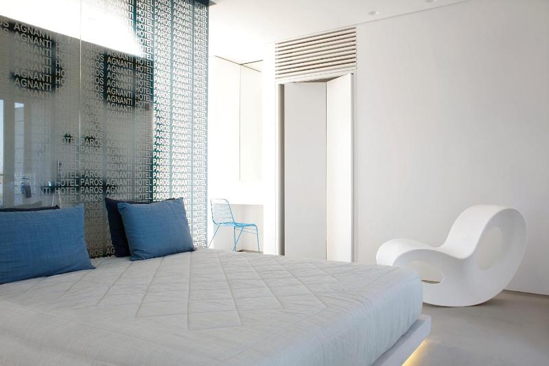 Art Suite with Outdoor Jetted Tub image 3