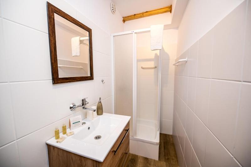 Large Double Room image 4