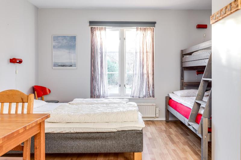 Quadruple Room with Shared Bathroom image 4