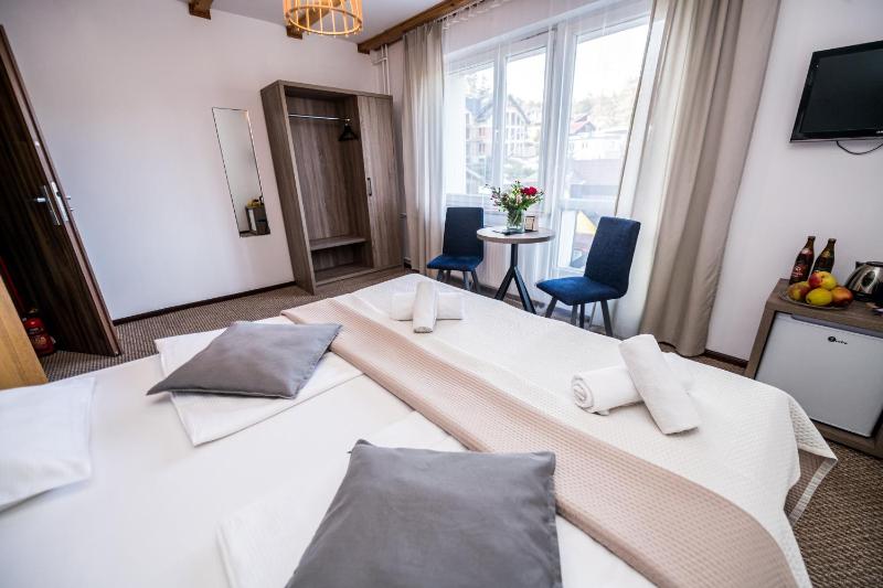 Double or Twin Room image 4