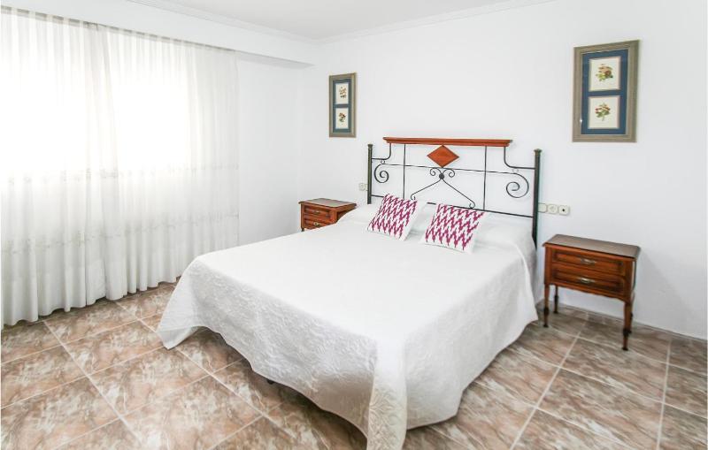 Lovely Apartment In Santa Pola With Harbor View - image 20