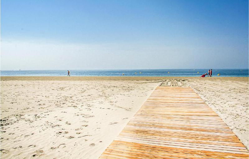 Lovely Apartment In Santa Pola With Harbor View - image 15