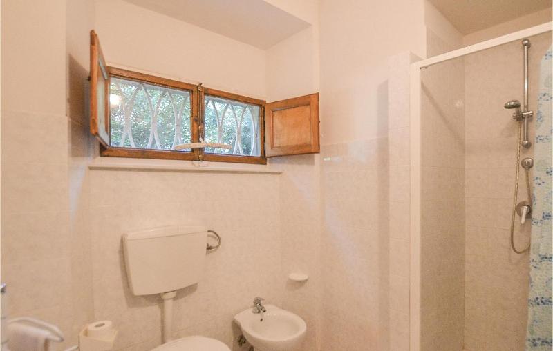 Six-Bedroom Holiday Home image 3