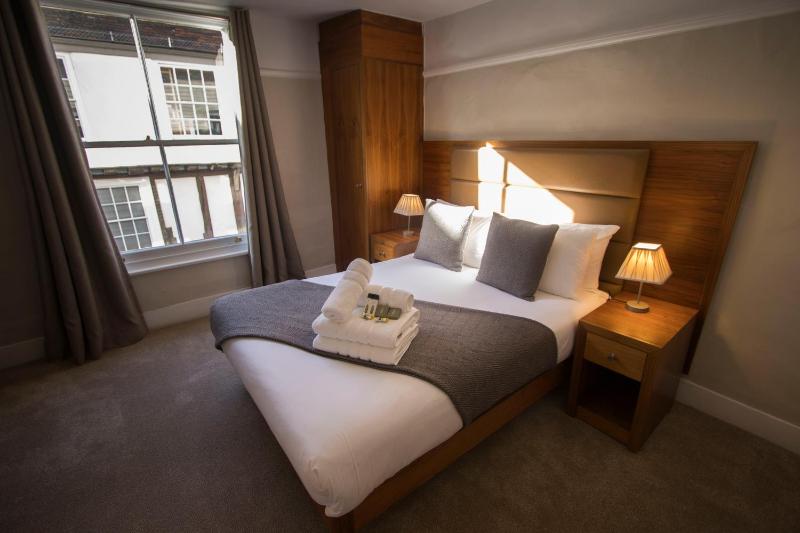 Double Room with Bathroom image 3