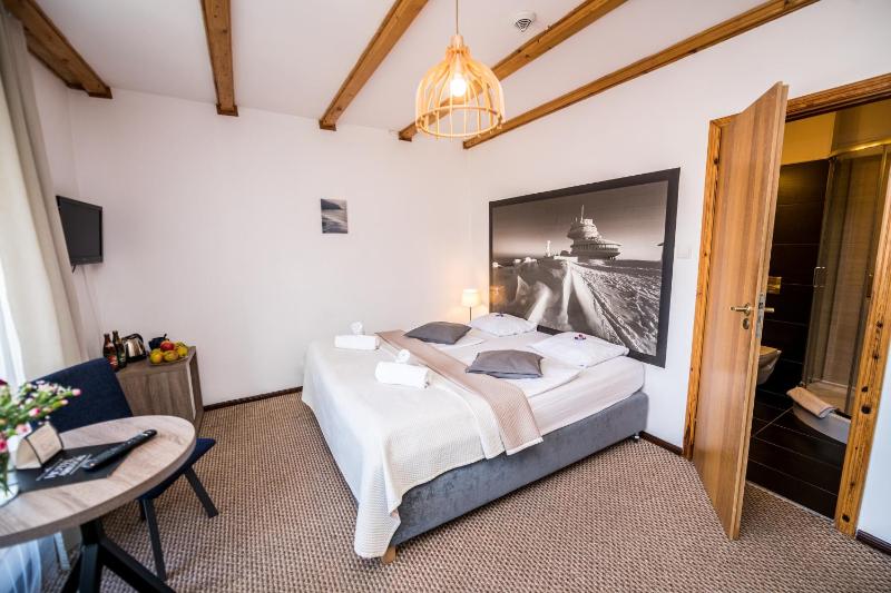 Double or Twin Room image 2
