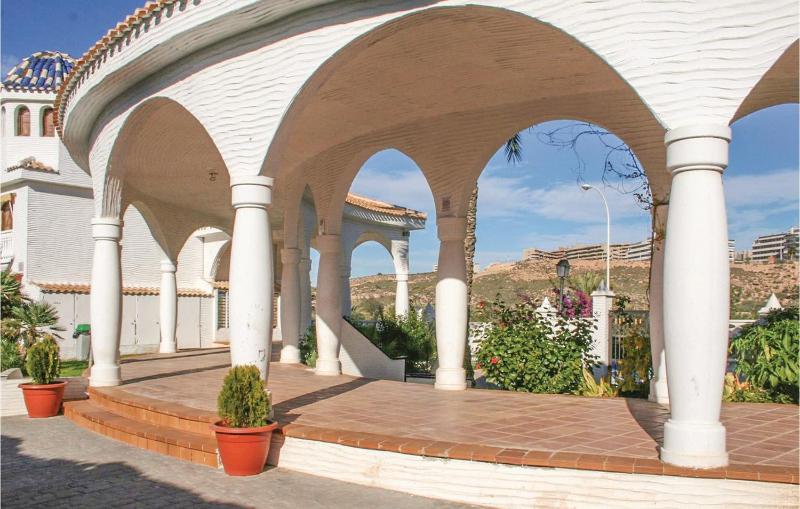 3 Bedroom Gorgeous Home In Gran Alacant - image 16