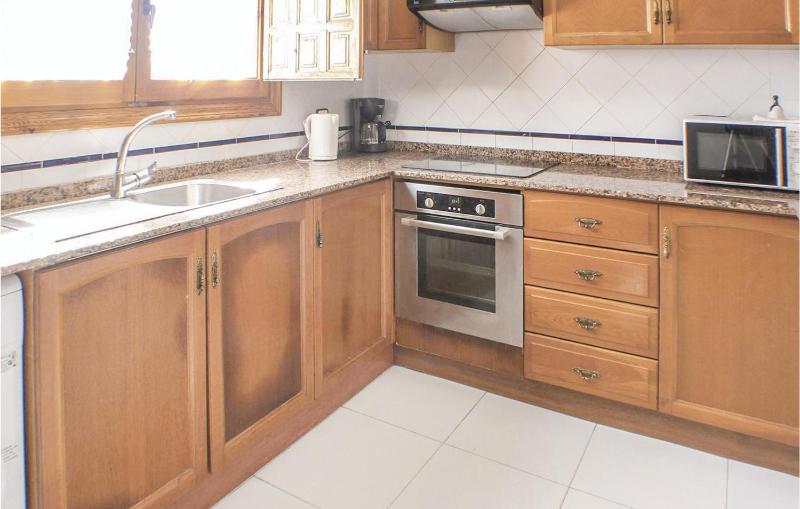 3 Bedroom Gorgeous Home In Gran Alacant - image 25