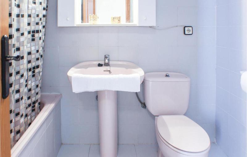 3 Bedroom Gorgeous Home In Gran Alacant - image 15