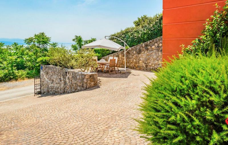 Apartment in Opatija with sea view balcony air conditioning Wi-Fi (4812-2) - image 12