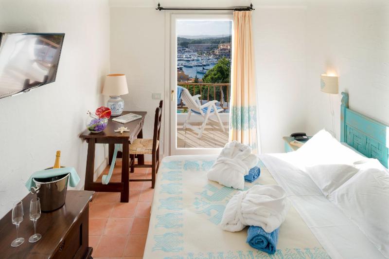 Double Room with Sea View image 3