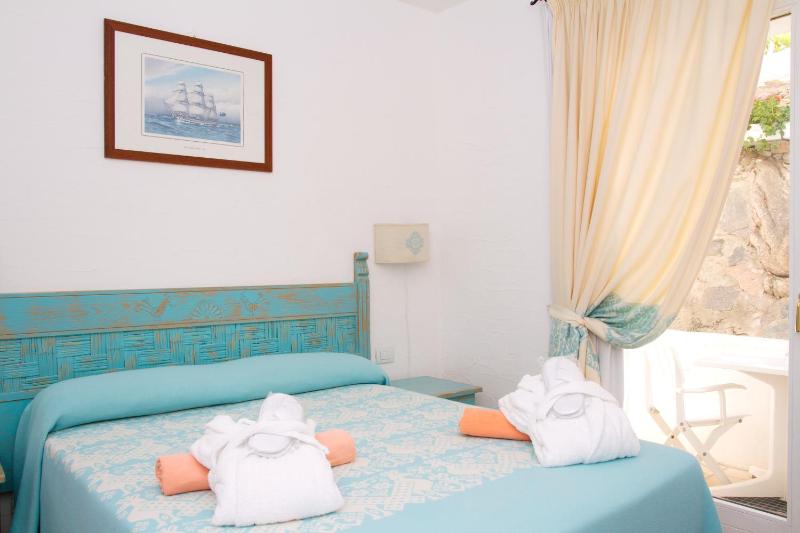 Classic Double Room image 3