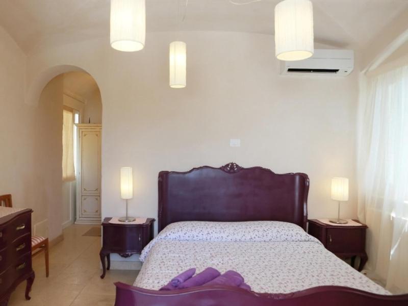 Double Room with Private Bathroom image 1