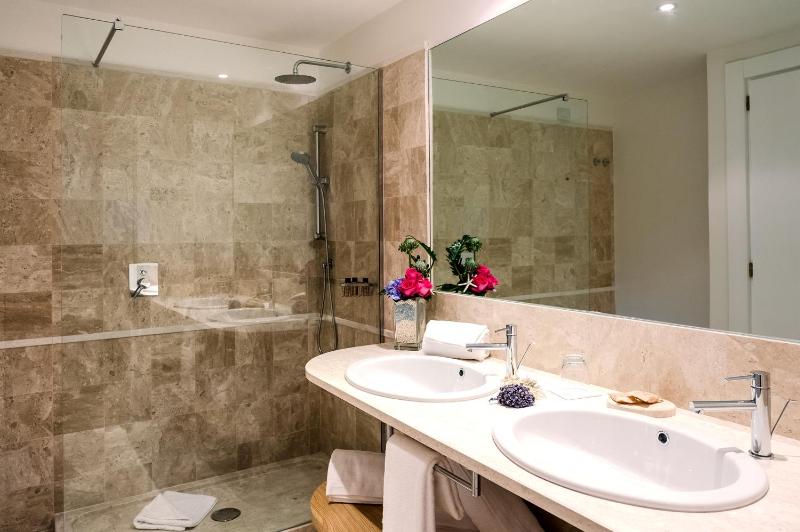 Junior Suite with Sea View image 2