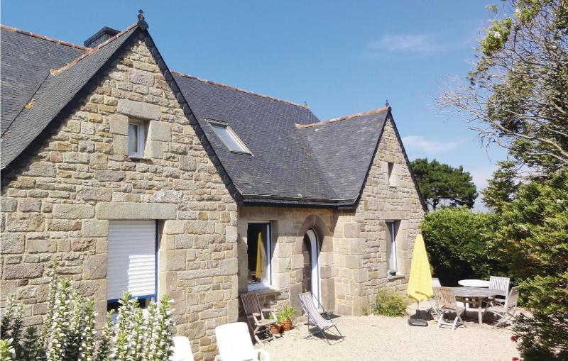 Three-Bedroom Holiday Home  image 1