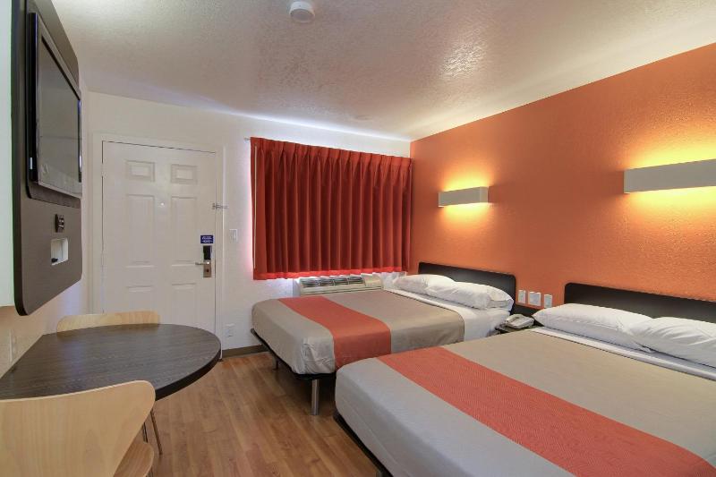 Motel 6 Scottsdale AZ - Old town Scottsdale/Fashion Square - image 18