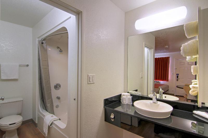 Double Room - Disability Access image 1