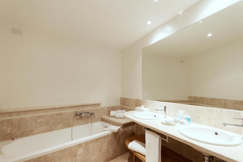 Suite with Sea View image 2