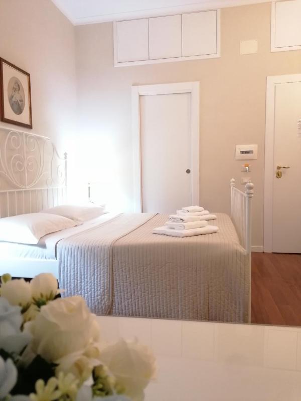 Double Room with Private Bathroom image 1