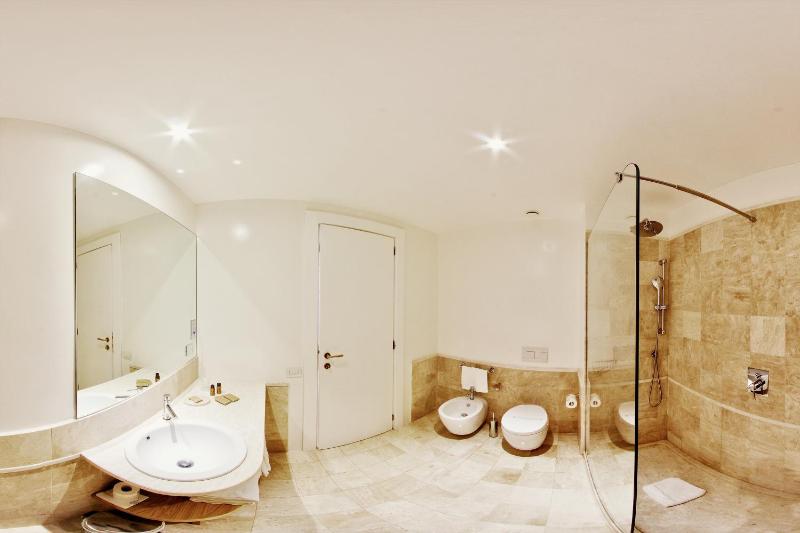 Triple Room image 3