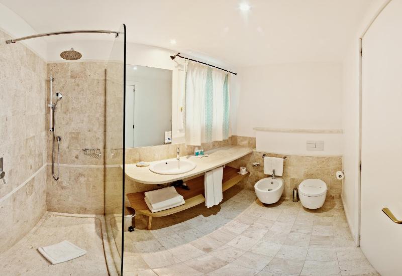 Triple Room image 4