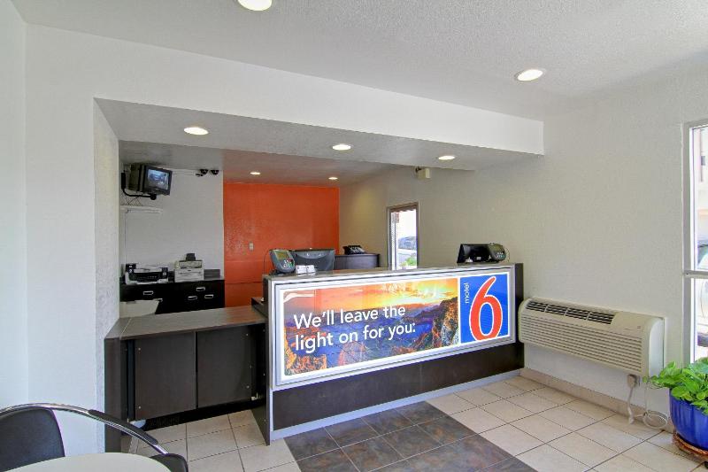 Motel 6 Scottsdale AZ - Old town Scottsdale/Fashion Square - image 4