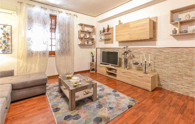 3 Bedroom Cozy Apartment In Palermo Pa - image 2
