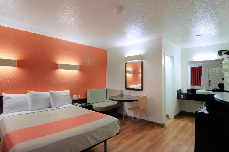 Motel 6 Scottsdale AZ - Old town Scottsdale/Fashion Square - image 21