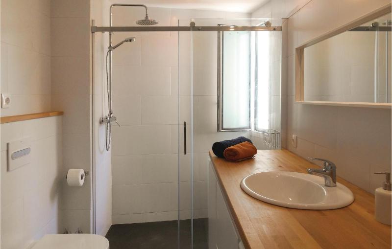 Two-Bedroom Apartment image 4