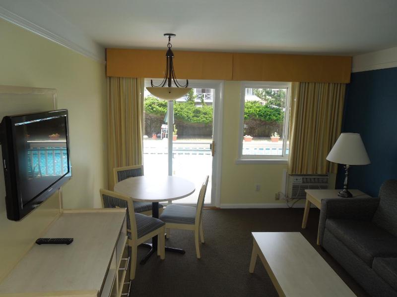 One Bedroom Suite - Pool View Only image 3