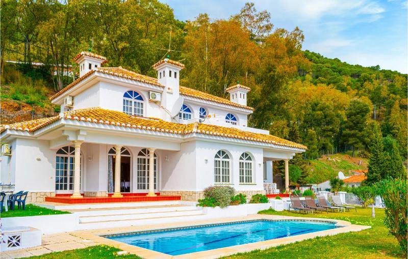 Holiday Home image 1