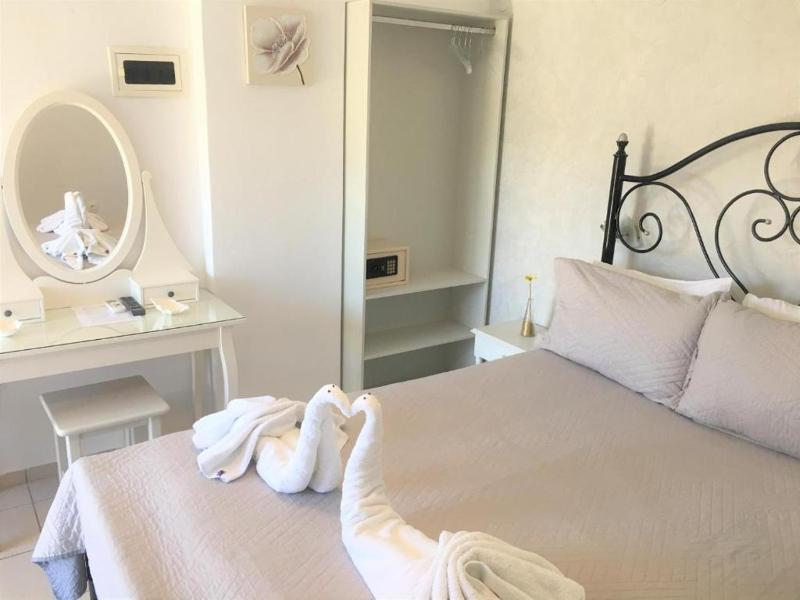 Double or Twin Room image 2