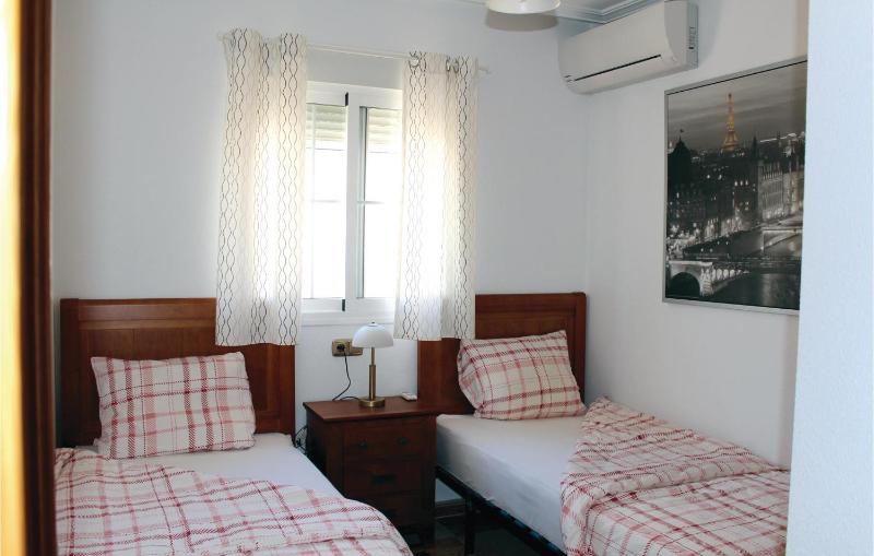2 Bedroom Lovely Home In Orihuela Costa - image 12