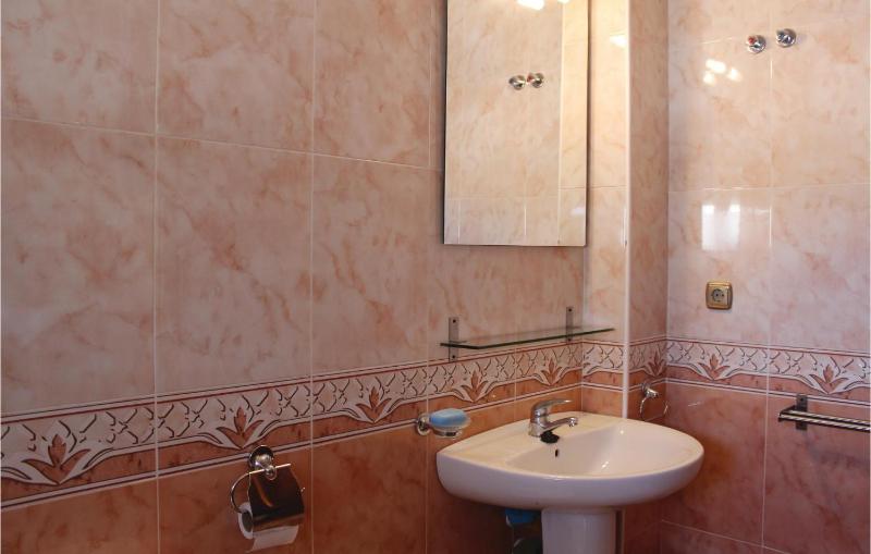 2 Bedroom Lovely Home In Orihuela Costa - image 6