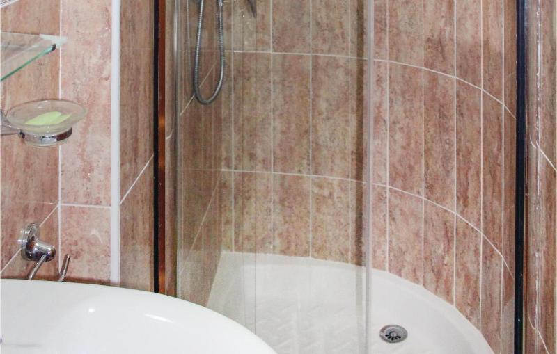 2 Bedroom Lovely Home In Orihuela Costa - image 7