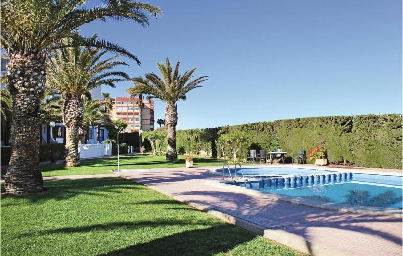 3 Bedroom Lovely Home In Torrevieja - image 6