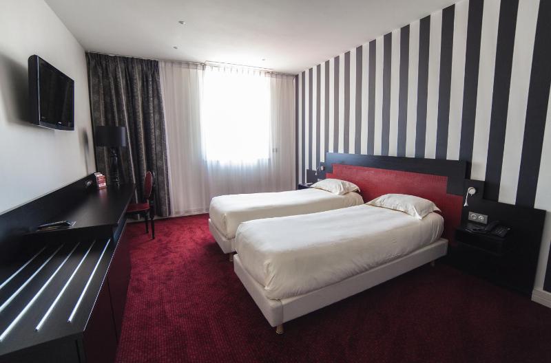 Comfort Twin Room image 2