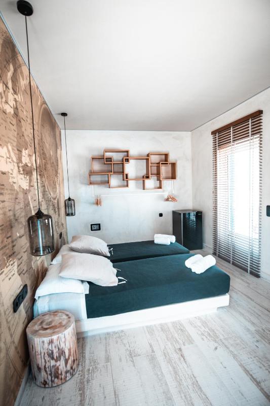 Executive Triple Room image 2