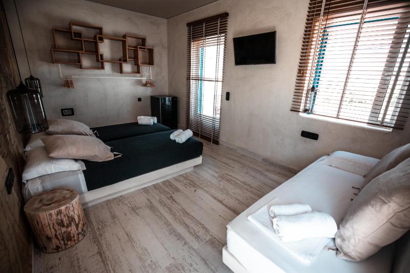 Executive Triple Room image 4