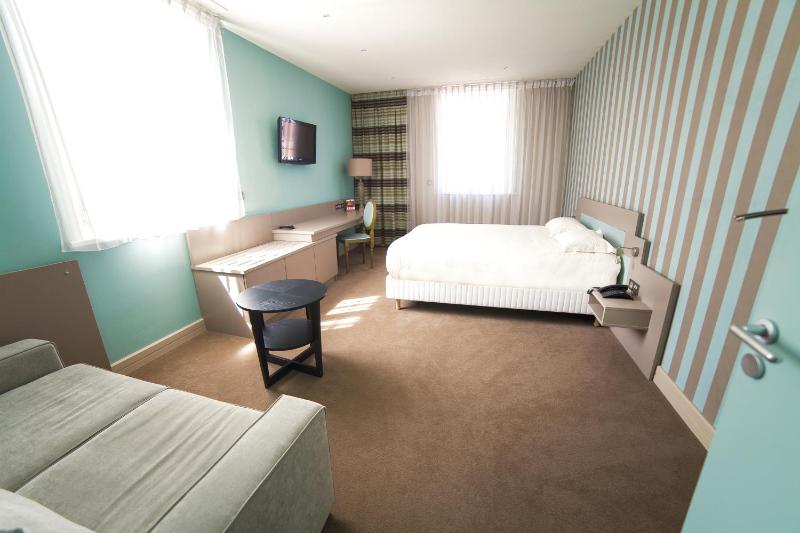 Grand Deluxe Double Room image 4