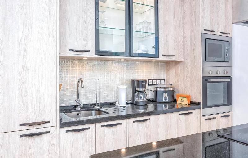 Beautiful Apartment In Calahonda With Wifi - image 15