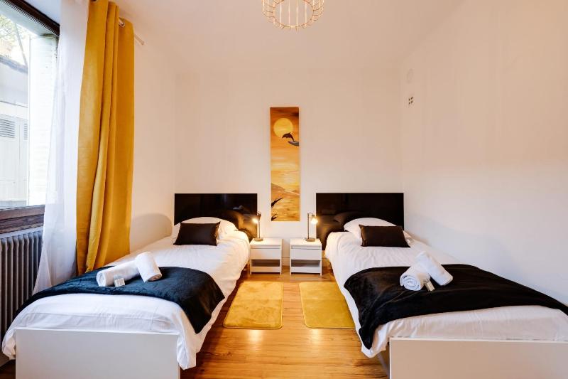 Les Capucins - 3 bedroom apartment near the city - image 12