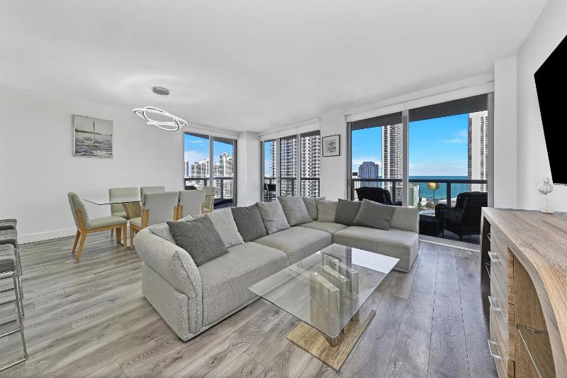 Three-Bedroom Beachwalk Resort Apartment - image 11