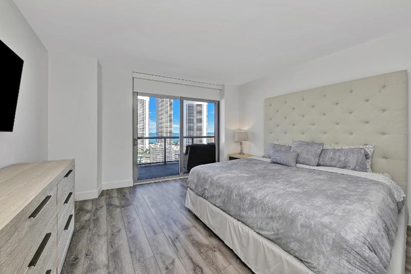 Three-Bedroom Beachwalk Resort Apartment - image 10