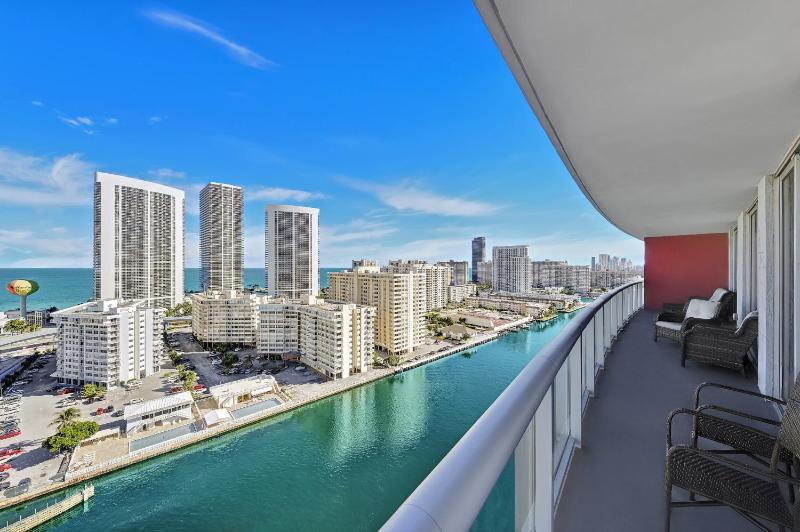 Three-Bedroom Beachwalk Resort Apartment - image 16