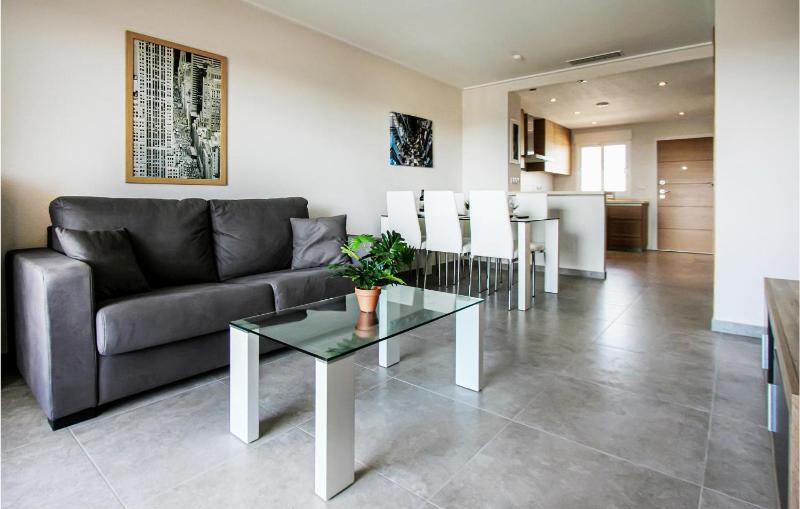 Cozy Apartment In Torrevieja With Sauna - image 7