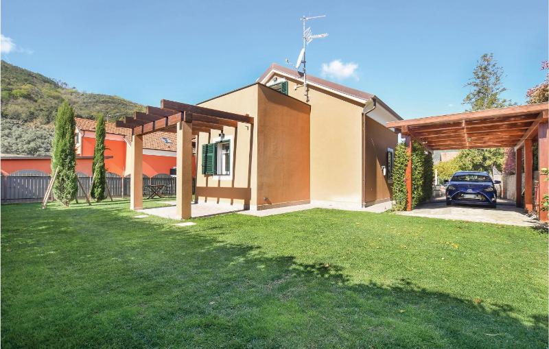 Three-Bedroom Holiday Home  image 1