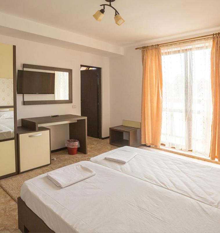 Twin Room image 2