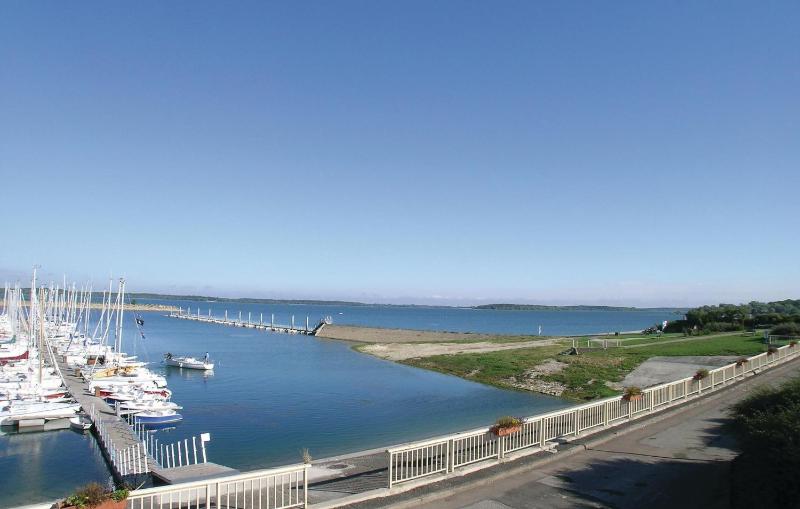 Three-Bedroom Holiday Home  image 2