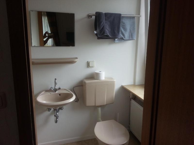 Small Single Room image 2